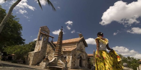 Altos de Chavón and Shopping in La Romana Day Tour